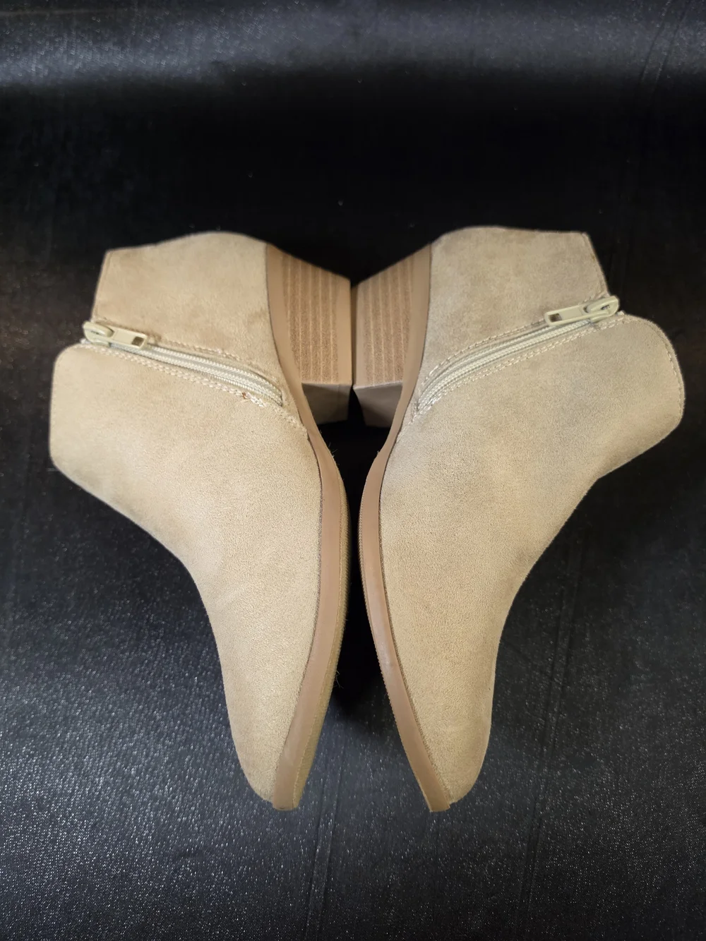 Soda Women's Ankle Booties Size 8.5 Beige Faux Suede Side Zip Low Block Heel